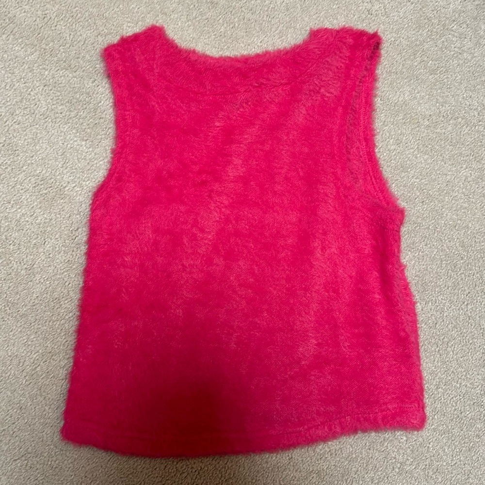 Hot pink fuzzy cropped tank!